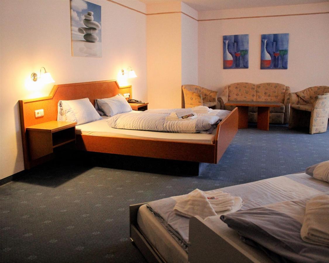 Waldhotel Feldbachtal Neuhaus am Rennweg Luaran gambar